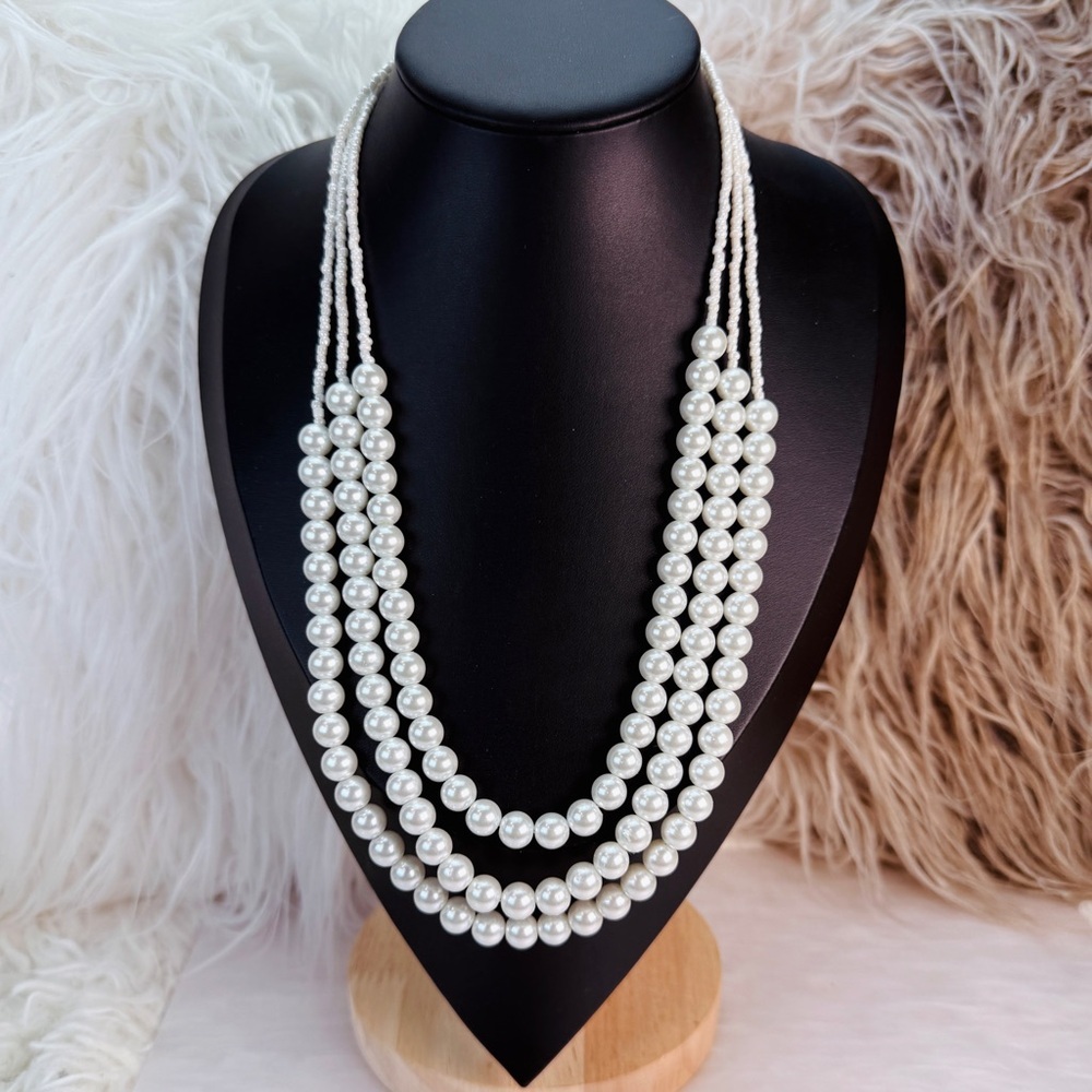 Vintage Elegant 3 strand Faux Pearl White Weighted Necklace - Picture 11 of 13